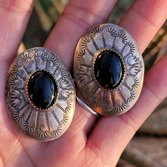 .Absolutely stunning vintage Native American handmade onyx stampwork large state